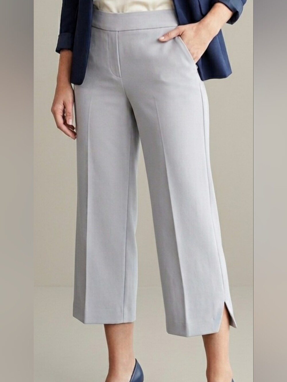 Counterparts Grey Pull On Capri Pants With Side Pockets. NWT. Size 14
